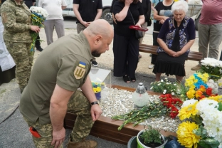 У Володимирі рідним загиблого полковника Олександра Никитюка вручили посмертну нагороду30