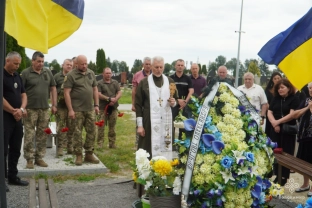 У Володимирі рідним загиблого полковника Олександра Никитюка вручили посмертну нагороду16