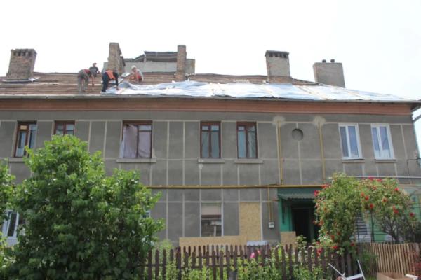Удар РФ по Луцьку: влада планує накрити будинок на Озерецькій, у місті ремонтують житло на семи вулицях5