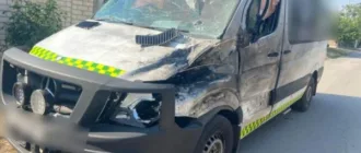 Ворожий дрон атакував у Херсоні автомобіль «Соціального таксі»