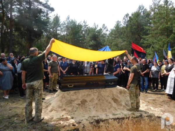 Воїн, який пройшов пекло боїв і звільнення Харківщини: у Локницькій громаді в останню путь провели 24-річного Олександра Янцевича19