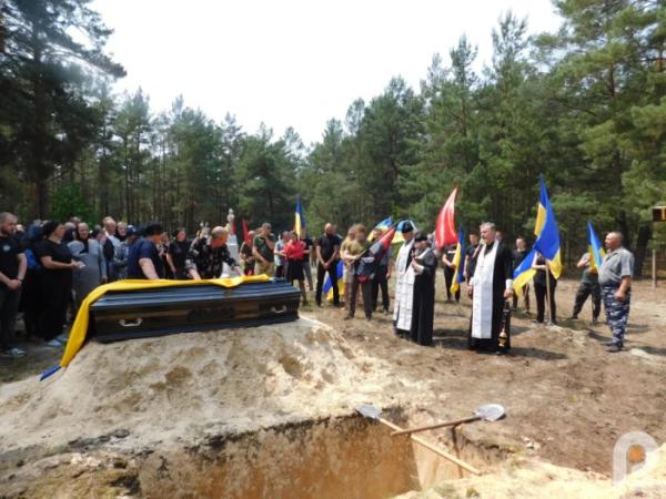 Воїн, який пройшов пекло боїв і звільнення Харківщини: у Локницькій громаді в останню путь провели 24-річного Олександра Янцевича9