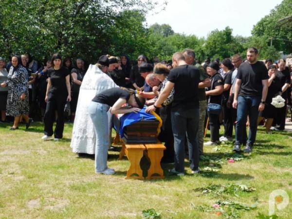 Воїн, який пройшов пекло боїв і звільнення Харківщини: у Локницькій громаді в останню путь провели 24-річного Олександра Янцевича17