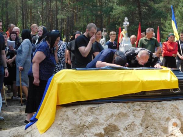 Воїн, який пройшов пекло боїв і звільнення Харківщини: у Локницькій громаді в останню путь провели 24-річного Олександра Янцевича15