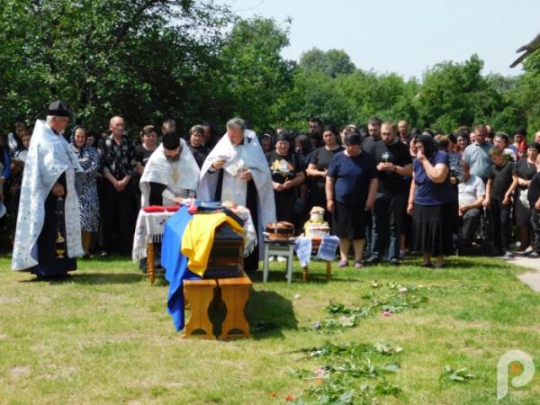Воїн, який пройшов пекло боїв і звільнення Харківщини: у Локницькій громаді в останню путь провели 24-річного Олександра Янцевича20