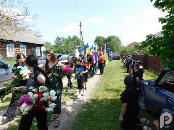 Воїн, який пройшов пекло боїв і звільнення Харківщини: у Локницькій громаді в останню путь провели 24-річного Олександра Янцевича7