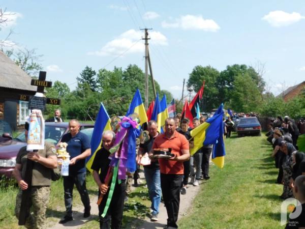 Воїн, який пройшов пекло боїв і звільнення Харківщини: у Локницькій громаді в останню путь провели 24-річного Олександра Янцевича14