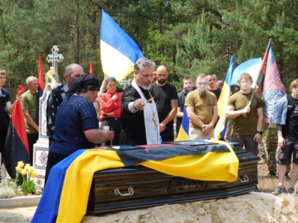 Воїн, який пройшов пекло боїв і звільнення Харківщини: у Локницькій громаді в останню путь провели 24-річного Олександра Янцевича11