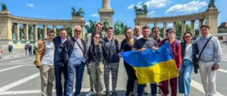 Закарпатські театрали виступили в Угорщині й зібрали понад 50 тисяч гривень для колеги-військового