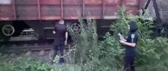 Залізла на потяг: в Одеському районі 13-річну дівчину уразило струмом