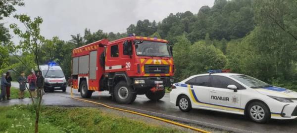 Автопригода на Рахівщині: троє важкотравмованих, одна загибла2