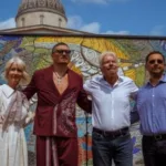 Боксер Олександр Усик та підприємець Річард Бренсон відкрили мозаїку «Боривітер» на Трафальгарській площі в Лондоні
