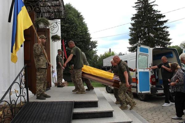 Був сміливим воїном та надійним побратимом: у Рожищі попрощалися із 25-річним Володимиром Книшем7