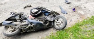 Діти за кермом: у селі на Рокитнівщині в аварії тяжко травмувався 12-річний мопедист