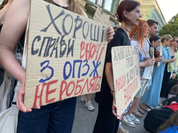 Другий день протестів в Одесі: люди виступають проти обмеження повноважень НАБУ і САП10