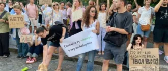 Другий день протестів в Одесі: люди виступають проти обмеження повноважень НАБУ і САП