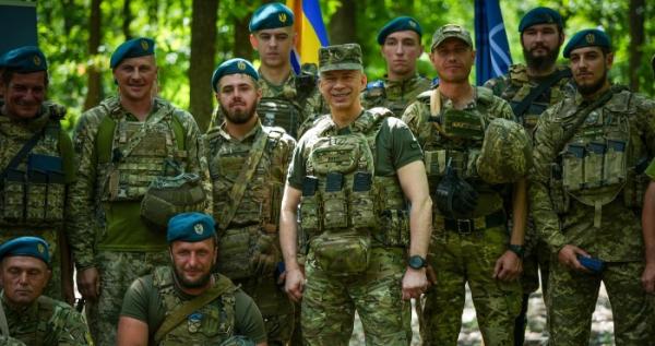 Генерал Сирський вручив держані нагороди миколаївським морпіхам