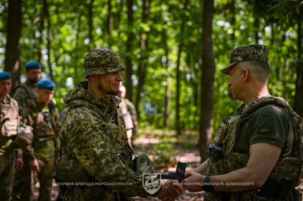Генерал Сирський вручив держані нагороди миколаївським морпіхам2