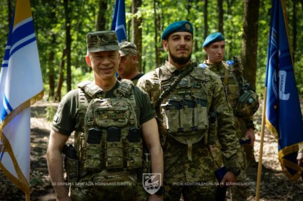 Генерал Сирський вручив держані нагороди миколаївським морпіхам1
