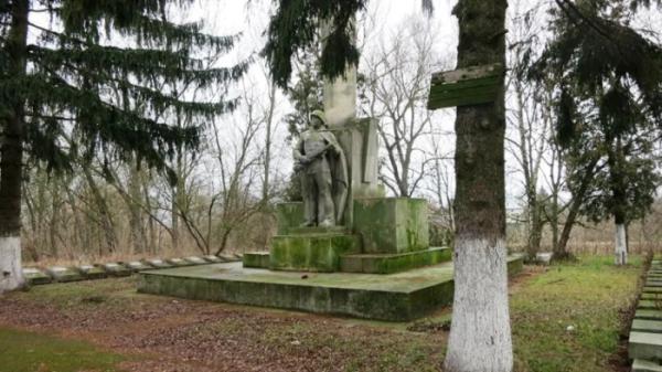 Меморіал на місці колишньої 13-ї застави. Світлина запозичена на сторінці фейсбук  Миколи Якименка