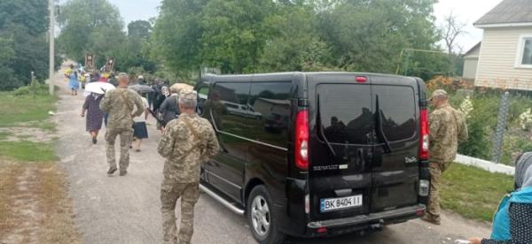 На Острожчині попрощалися з воїном Олександром Чернявкою5
