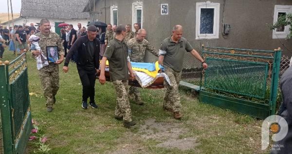 На Острожчині попрощалися з воїном Олександром Чернявкою