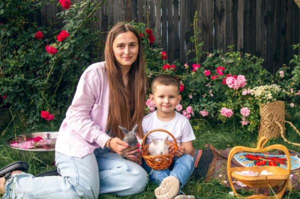 Нappiness in the village: на фотосесії у Рожищі зібрали 2811 гривень на авто для захисника8