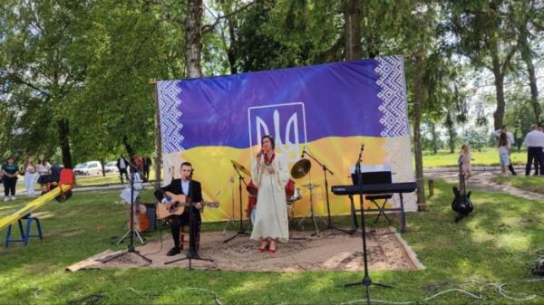 Під час благодійного заходу в Плоскому зібрали понад 50 тисяч гривень на допомогу ЗСУ14