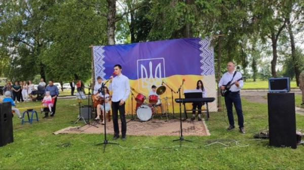 Під час благодійного заходу в Плоскому зібрали понад 50 тисяч гривень на допомогу ЗСУ13
