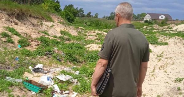 Поблизу села Поляни екоінспектори виявили стихійне сміттєзвалище