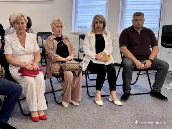 Посолці Литовської Республіки показали будівництво будинку для переселенців у Нововолинську8