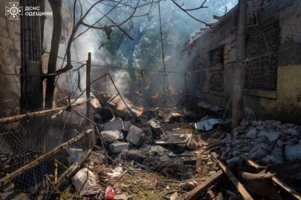 Рятувальники повідомили про 11 постраждалих внаслідок ранкової атаки по Одесі3