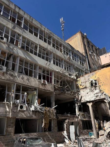 Російський обстріл пошкодив склад видавництва «Наш Формат» у Києві1