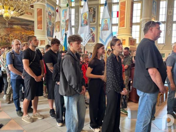 Шептицький попрощався із захисником Віталієм Ванкевичем2