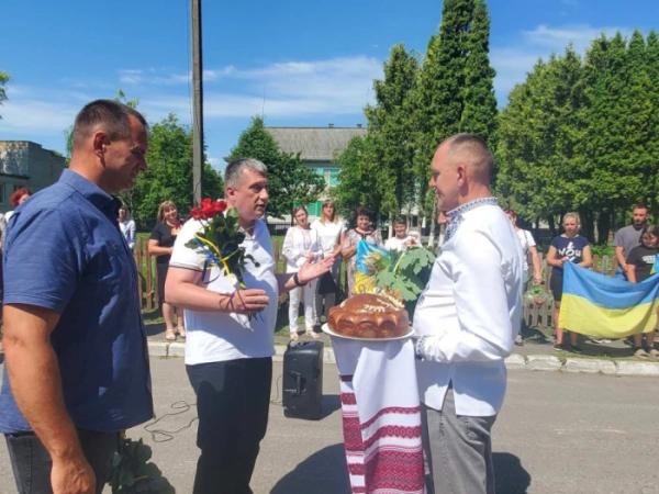 У Бубнові зустріли двох воїнів, які повернулися з російського полону7