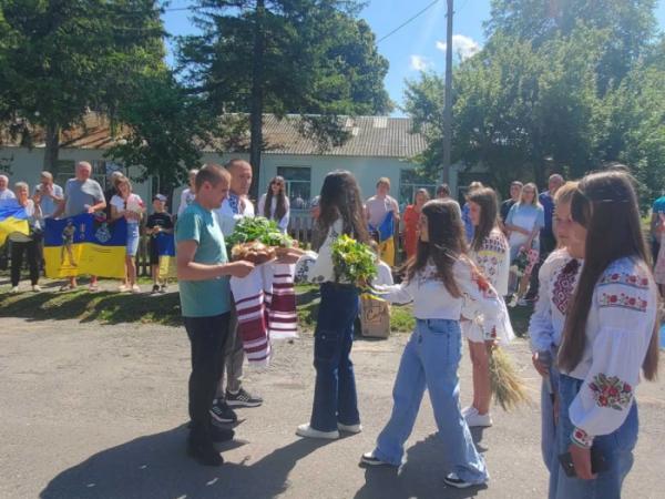 У Бубнові зустріли двох воїнів, які повернулися з російського полону3