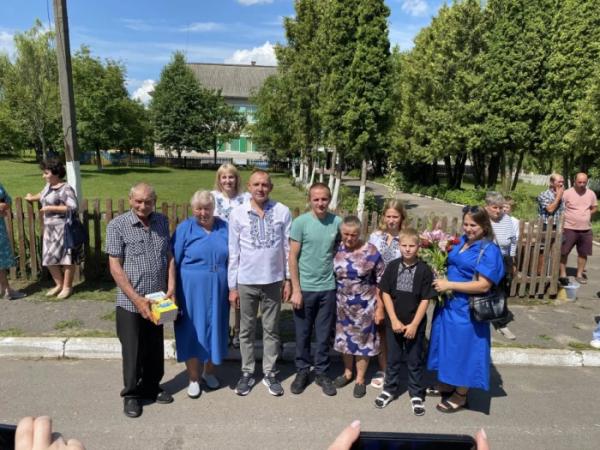 У Бубнові зустріли двох воїнів, які повернулися з російського полону9