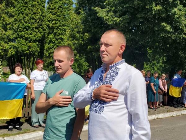 У Бубнові зустріли двох воїнів, які повернулися з російського полону4