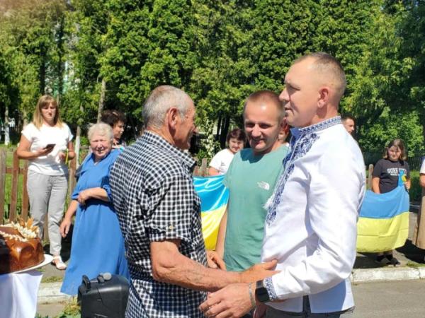 У Бубнові зустріли двох воїнів, які повернулися з російського полону5