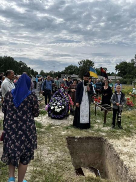 У Кримному провели в останню путь ветерана війни9