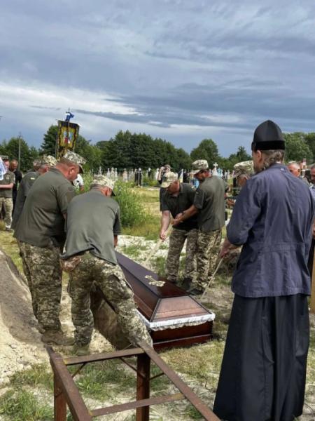 У Кримному провели в останню путь ветерана війни10