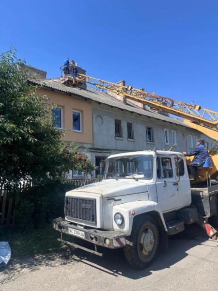 У Луцьку обстежили квартири, які постраждали внаслідок російської атаки 12 липня2