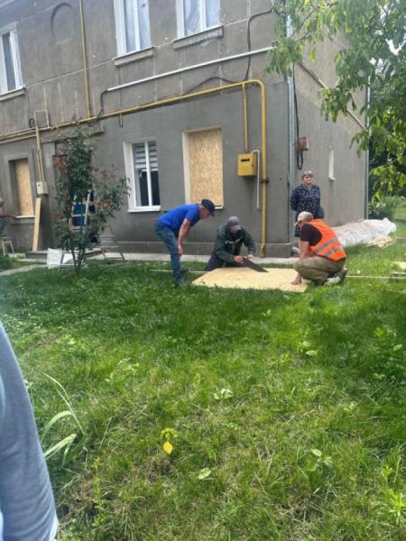 У Луцьку обстежили квартири, які постраждали внаслідок російської атаки 12 липня3