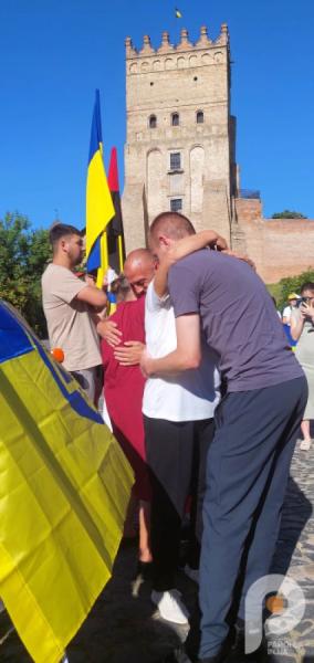 У Луцьку зустріли волинян, що пробули в полоні 22 місяці 22 дні5