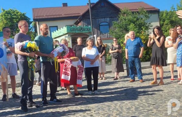 У Луцьку зустріли волинян, що пробули в полоні 22 місяці 22 дні9