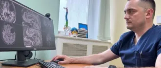 У Львові відомий нейрохірург Михайло Ловга видалив рідкісну пухлину з голови 14-річного хлопця з Миколаївщини