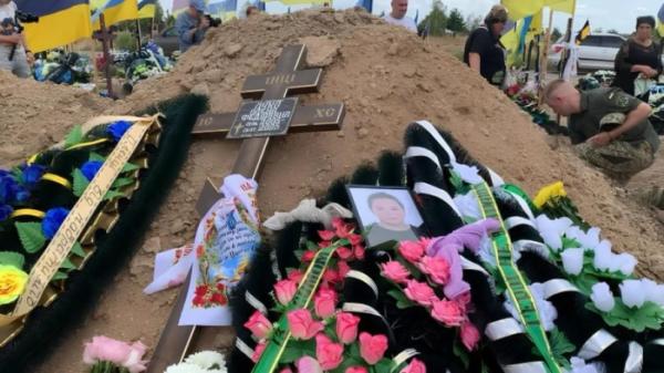 У Миколаєві провели в останню путь 19-річну захисницю України Олену Луку3
