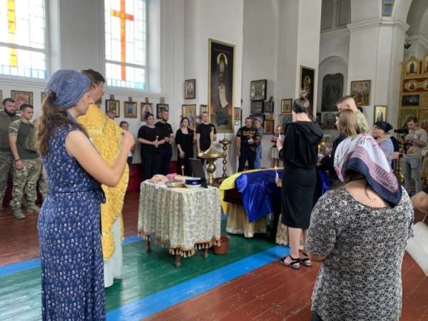 У Миколаєві провели в останню путь 19-річну захисницю України Олену Луку1