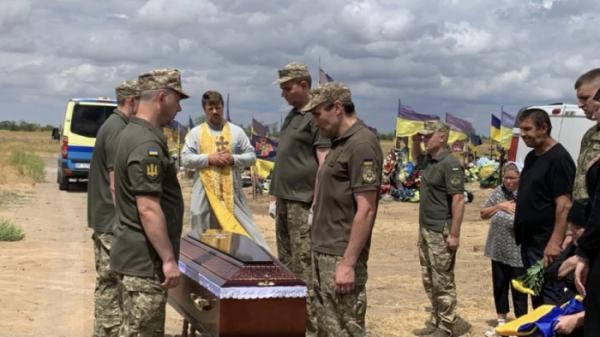 У Миколаєві провели в останню путь 19-річну захисницю України Олену Луку2