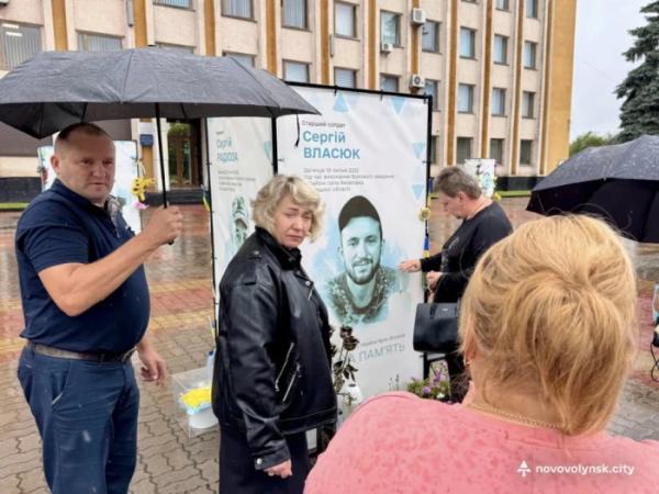 У Нововолинську вшанували загиблих медиків7